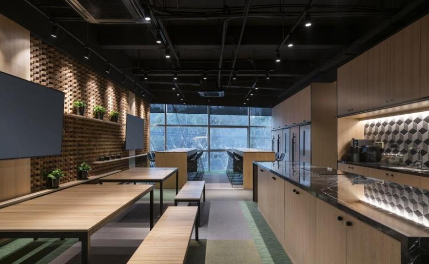 现代优雅办公空间,演绎黑色烤漆与木板的创意结合-15