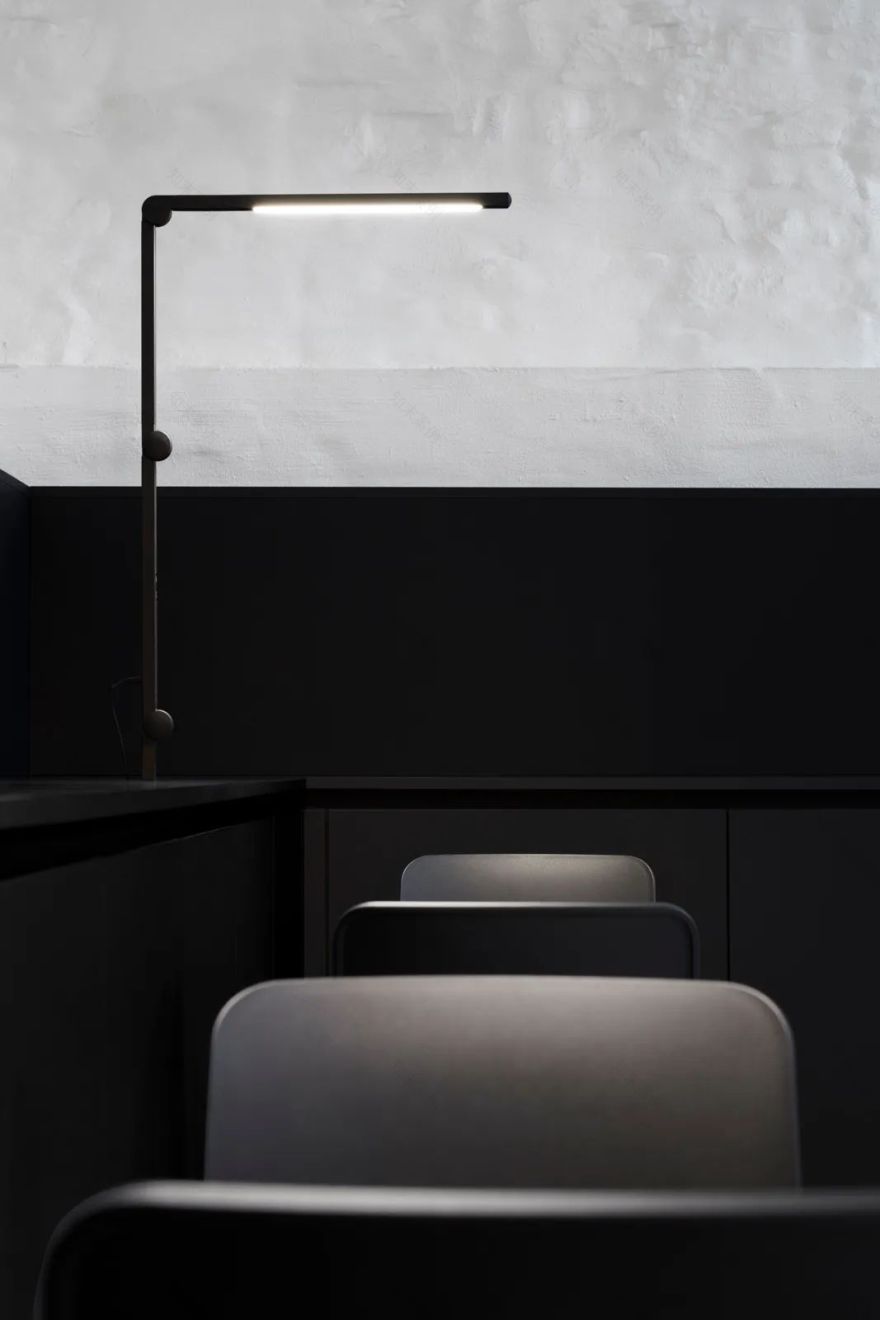 德国奥斯纳布鲁克 Vacuo 纹身工作室,历史建筑中的极简美学-10