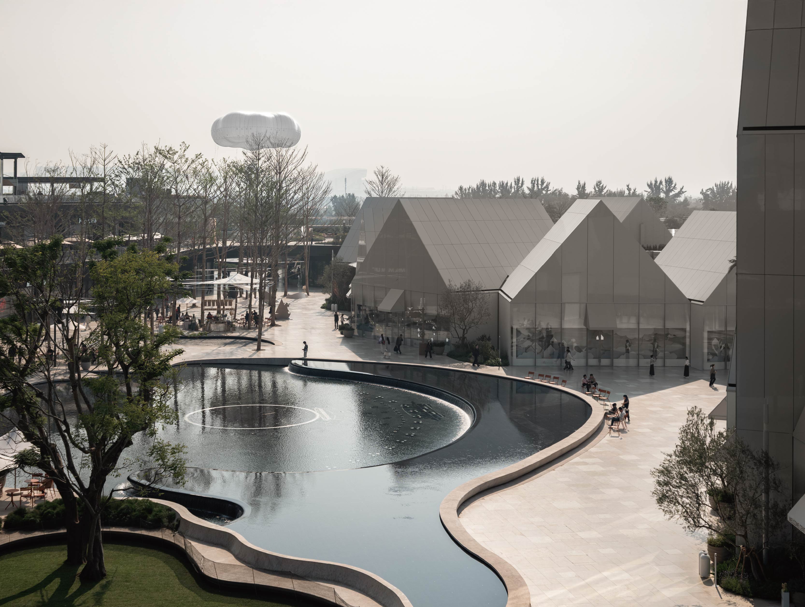 东莞MIXC VILLAGE万象滨海购物村门户艺术装置丨萨尔瓦多滨海丨PILLS-31