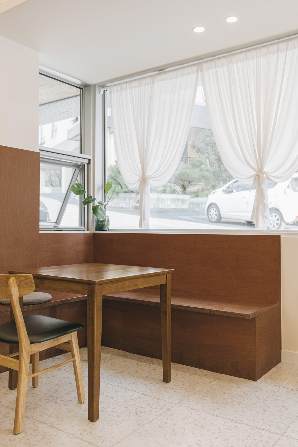 白色与木色，打造 21 平极简咖啡厅-11