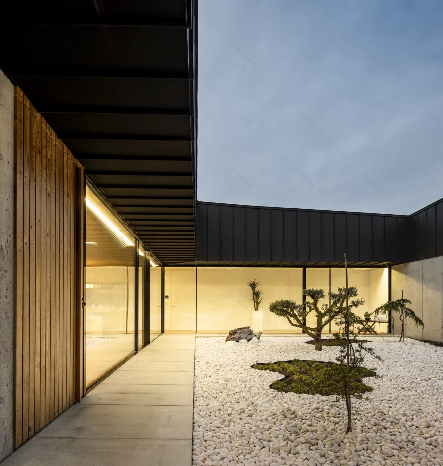 格兰德马里尼亚之家丨葡萄牙丨Contaminar Arquitectos-31