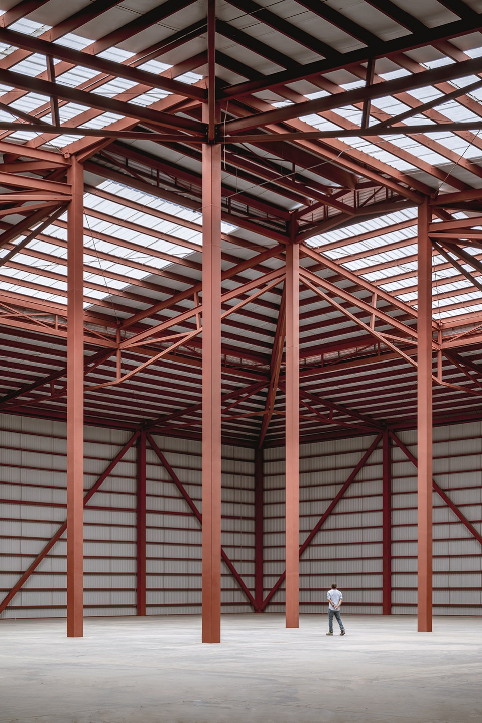 墨西哥 CBG 园区 | 钢筋混凝土与绿色花园的工业风范-30