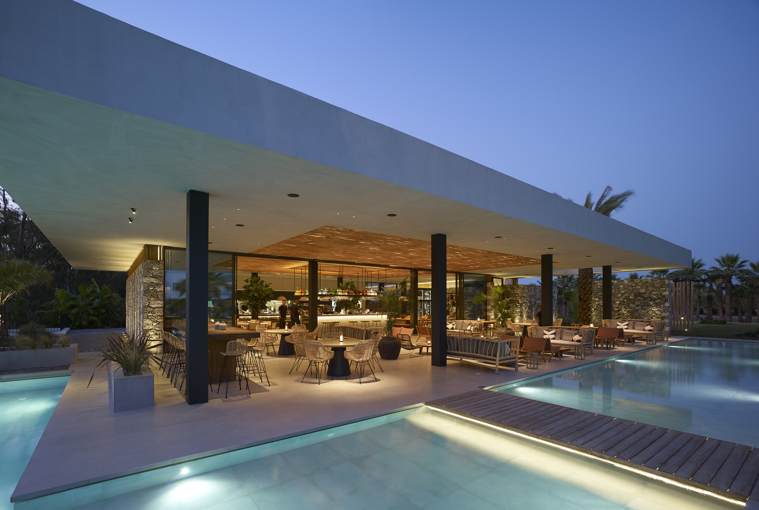 卡拉维亚海滩初级套房餐厅-57