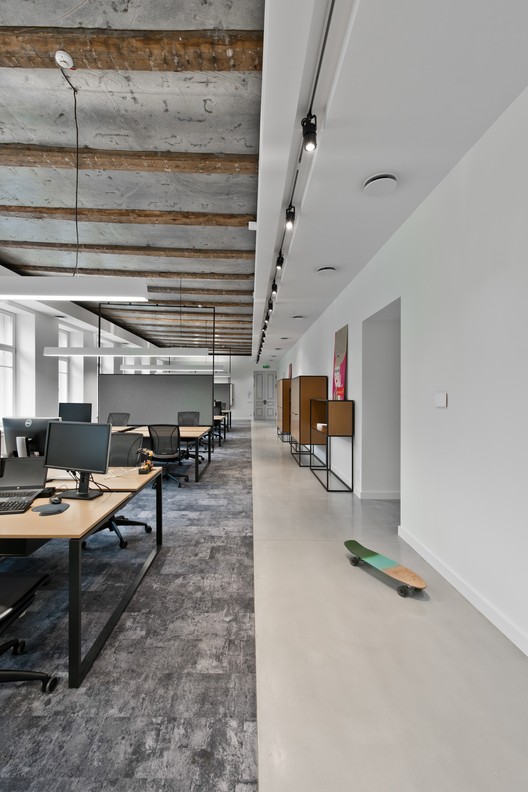 维尔纽斯 Treatwell 办公室,历史建筑中的现代美学空间-22