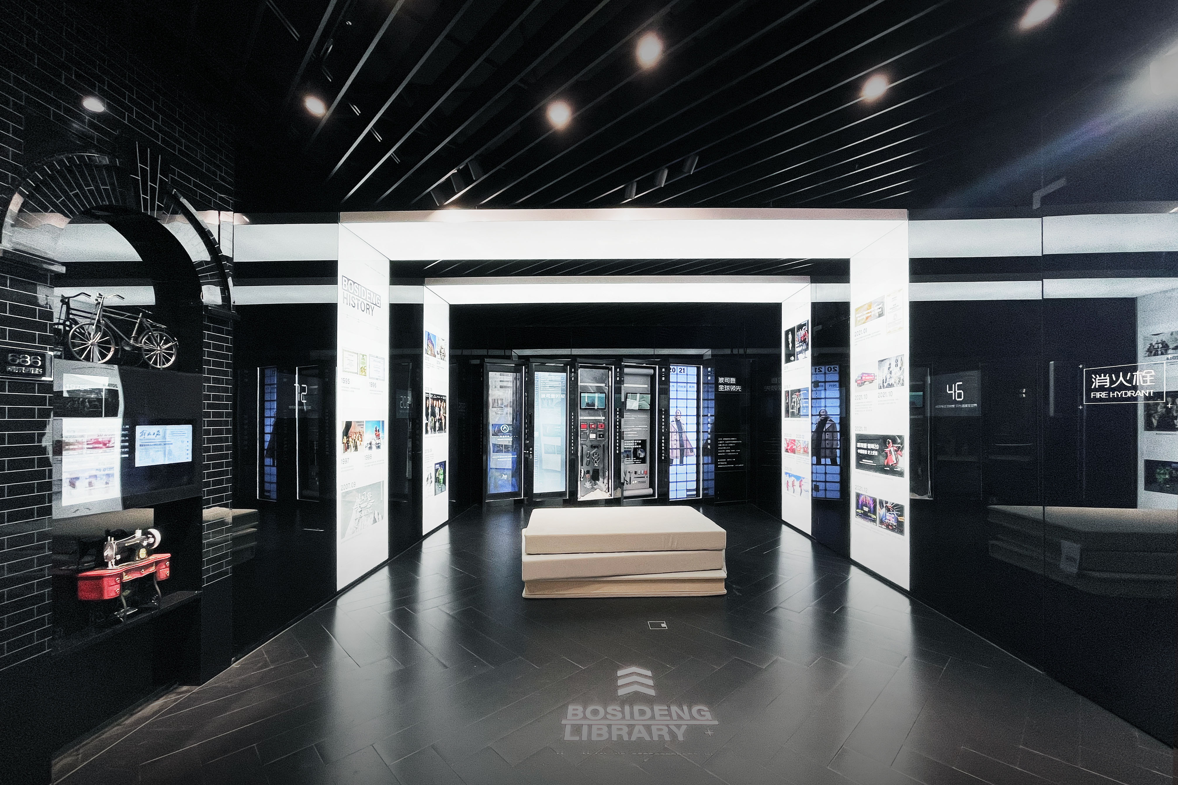 波司登全球首家品牌体验店历史图书馆-6