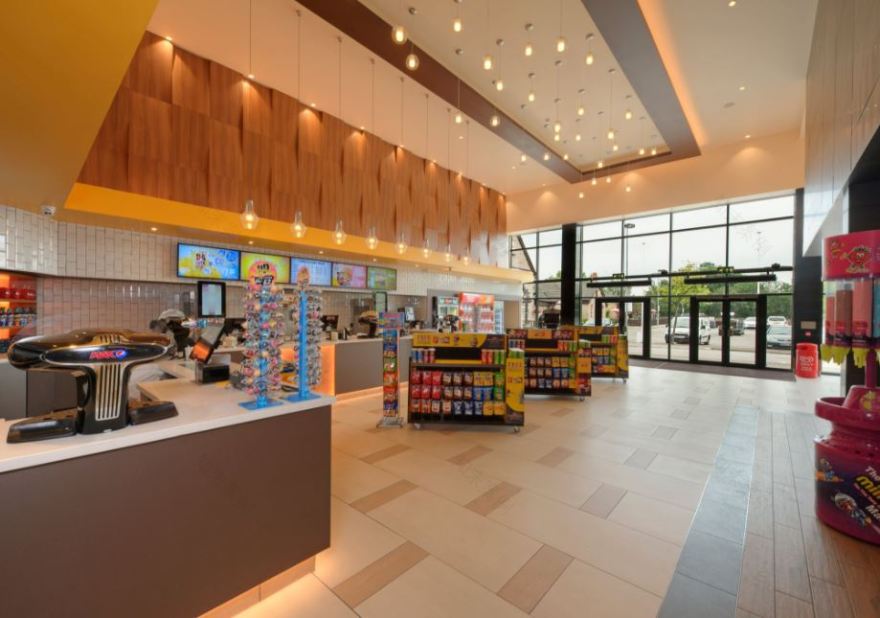 卷轴电影院;胶片电影院
注:reel常见有卷轴;胶片等意思,结合语境Cinema推测此处Reel若代指影院播放形式可理解为与胶片播放有关,所以有以上两种翻译,在没有更多背景信息下难以确定唯一含义若需更精准的唯一翻译,可提供更多原文语境 丨NBDA Architects-19