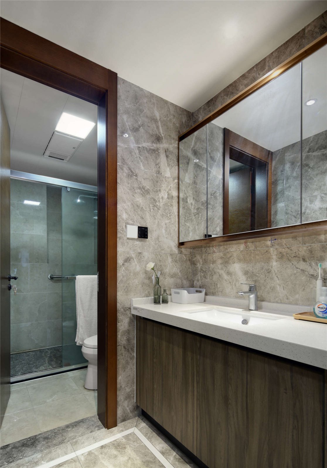 充满现代轻奢风格的居住空间-14