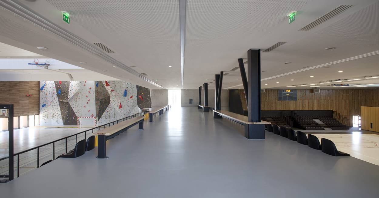 运动员马塞尔·帕尼奥尔综合体

注：不太明确这里Comple·e是不是拼写有误，如果是Complexe ，在体育等语境里常可理解为综合体（建筑群等场地概念） 丨Studio Gardoni-6