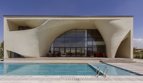 Next Office covers house near Tehran in a curved concrete facade-2