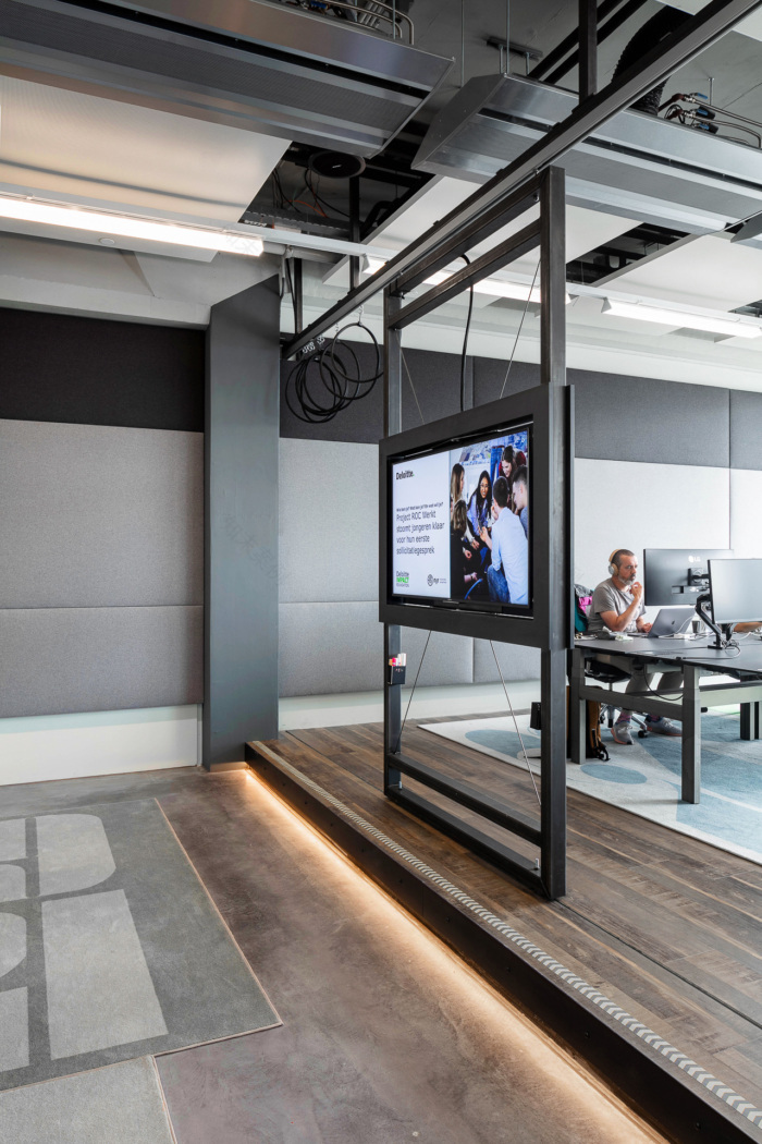 Deloitte Digital Offices by DZAP-13