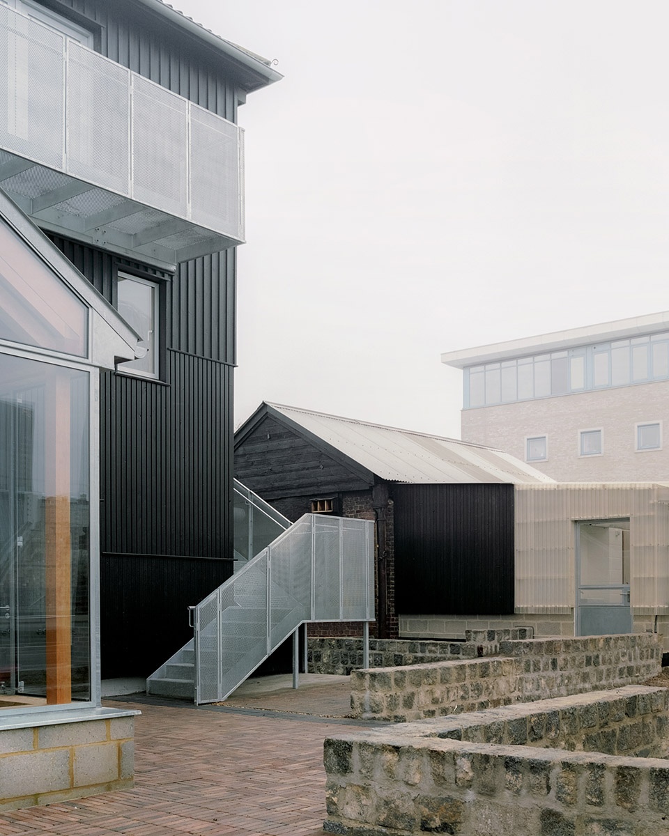 伦敦 Surrey Docks 城市农场建筑翻新,打造河畔“温室”教育空间-46