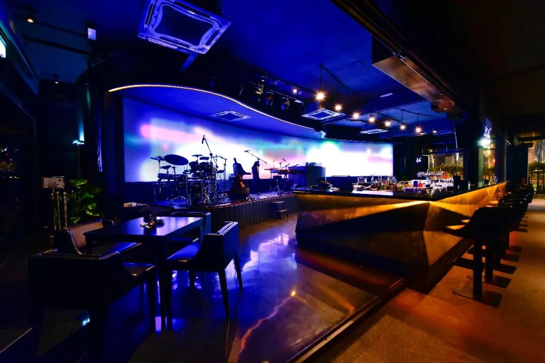 神秘黑金，感官冲击——Le Noir Club KL 设计解析-0