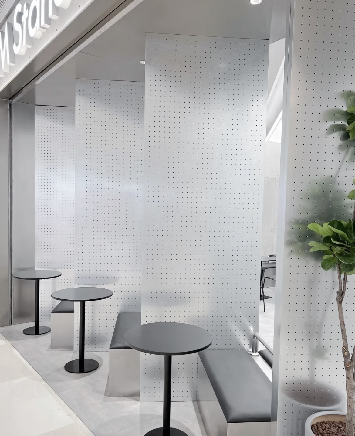 尽显高级冷酷的咖啡厅设计-9