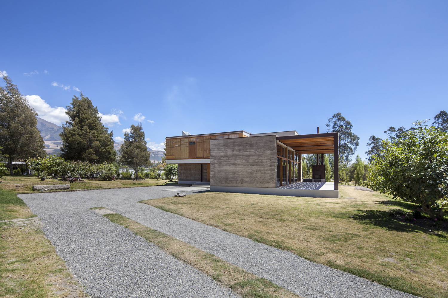 Cotacachi House  Arquitectura X-39