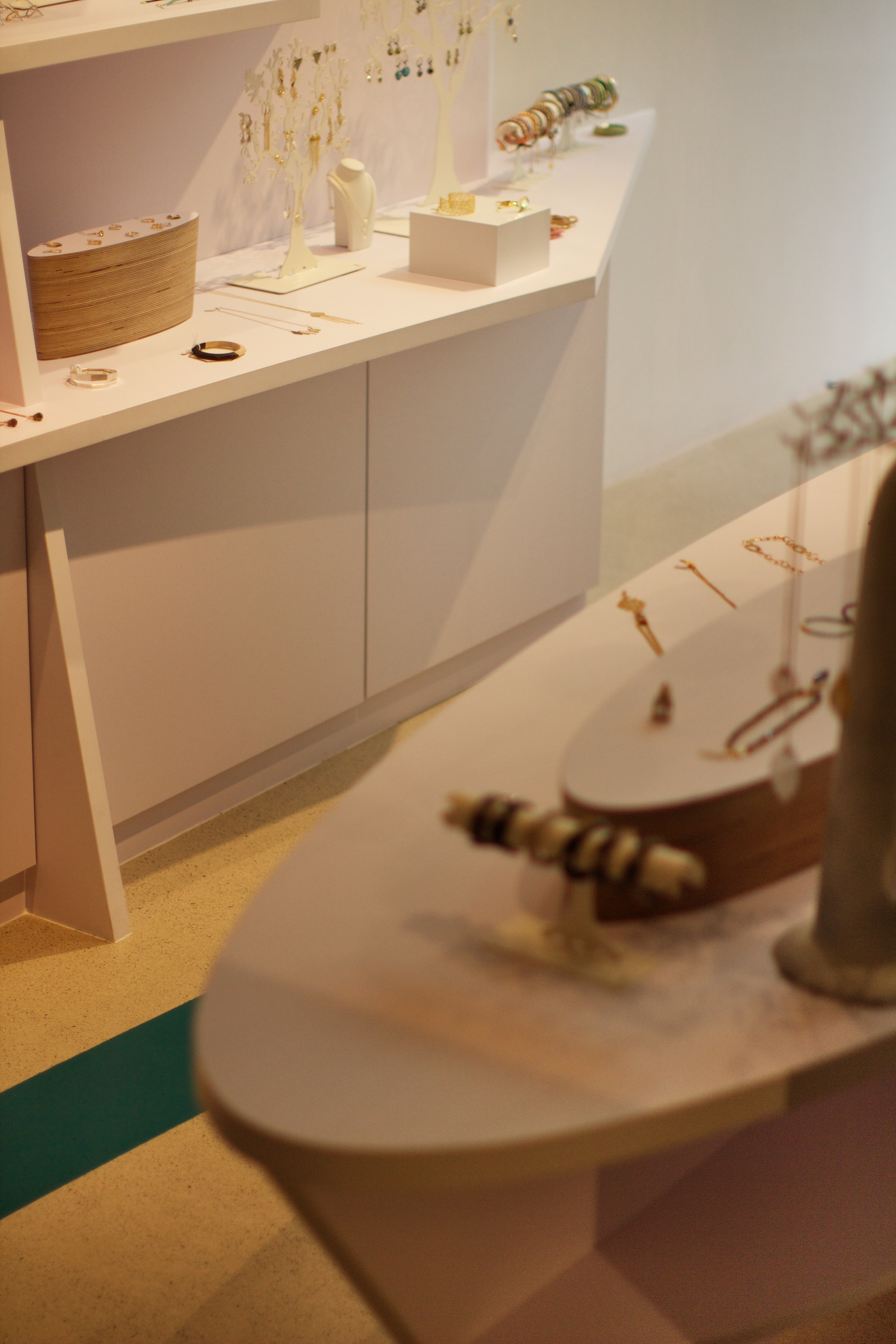 瑞士阿尔莫格珠宝店 | 沉船寻宝的室内设计-32