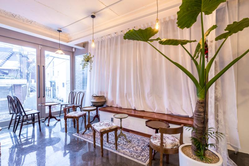 11 坪纯白咖啡馆 极简设计诠释空间魅力-8