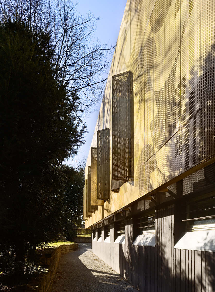 巴黎葡萄牙公寓翻新记 | 战舰灰立面展现独特魅力-10