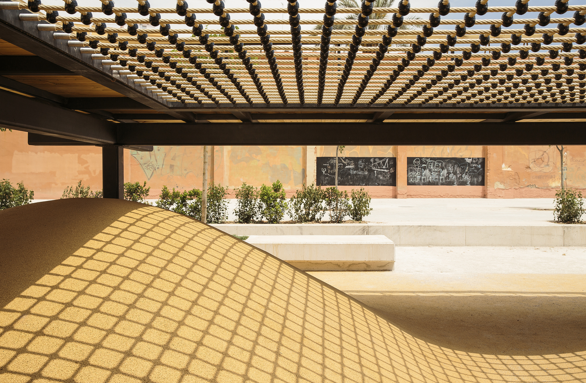 Playground Landscapes at Santa María Mazzarello Square / HDH arquitectos-21