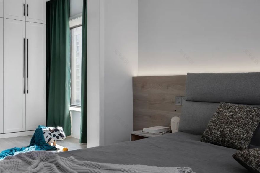 重庆融创春晖十里雍和府 | 黑白灰里的现代简约温情-38