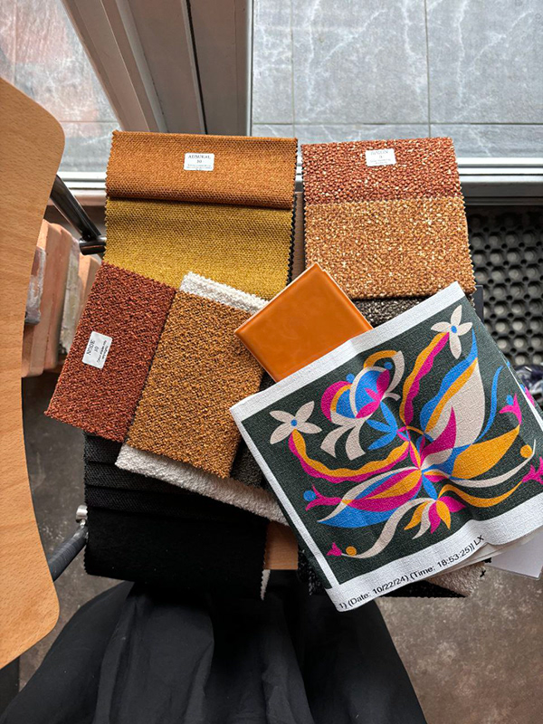 爱芝野甜品酒吧
注:由于OI CHI YE可能并非常见词汇,推测为品牌名音译,这里按发音给出一种可能的翻译,若有特定含义请提供更多背景信息 丨乌克兰基辅-33