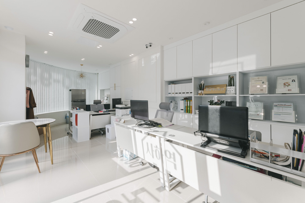 首尔地铁商圈 8 坪公认证中介公司咖啡馆氛围设计-5