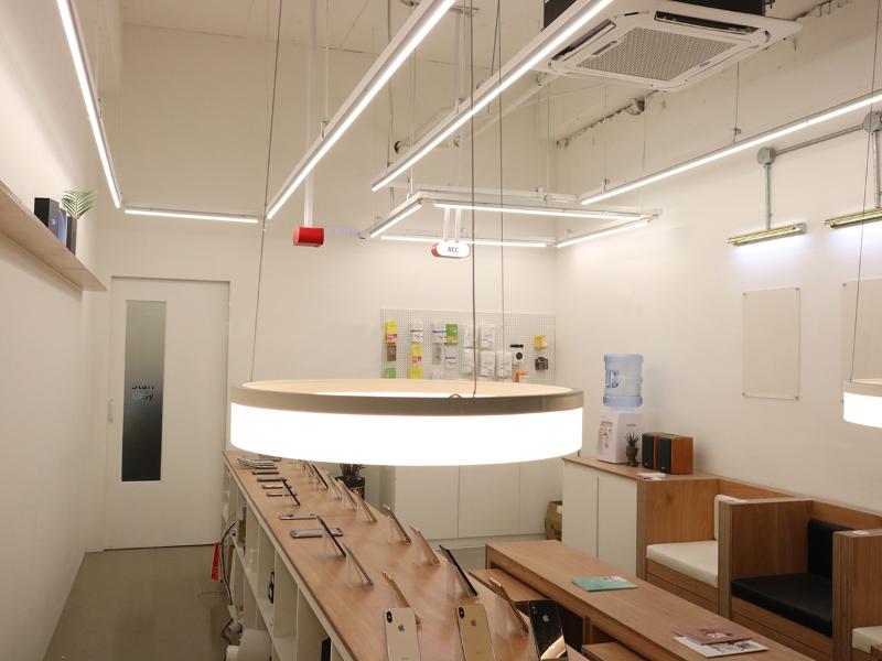 1996 年电信商店化繁为简的室内设计-17