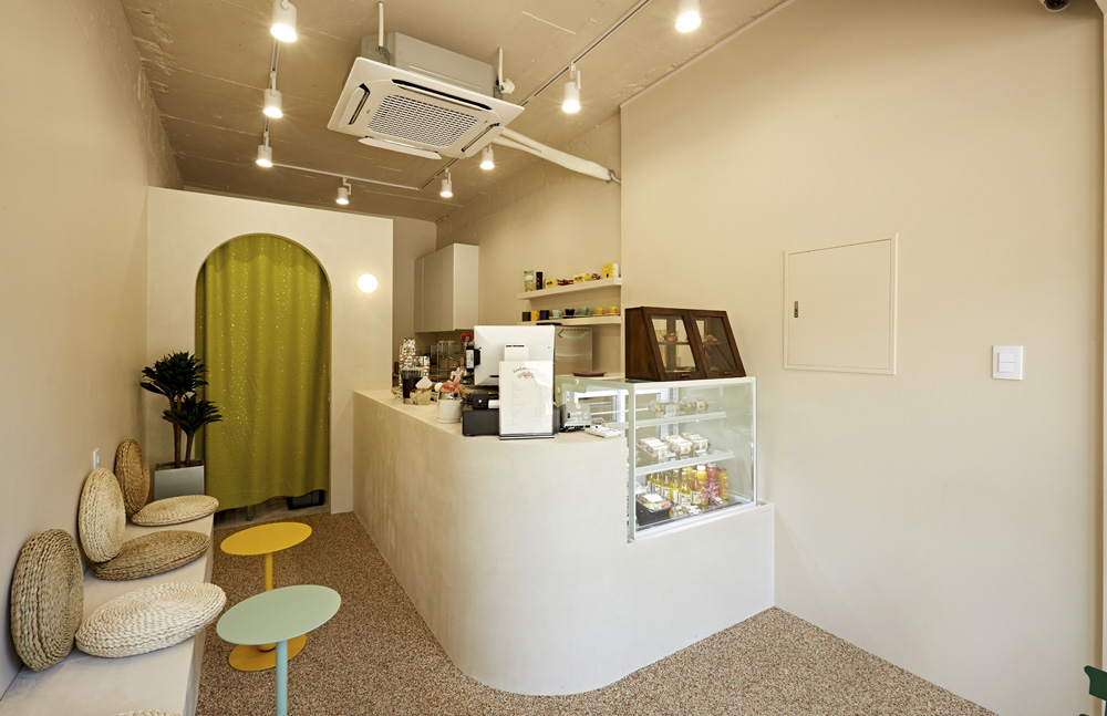 蓝色外观的 8 平米拘留室，极简主义的完美体现-5