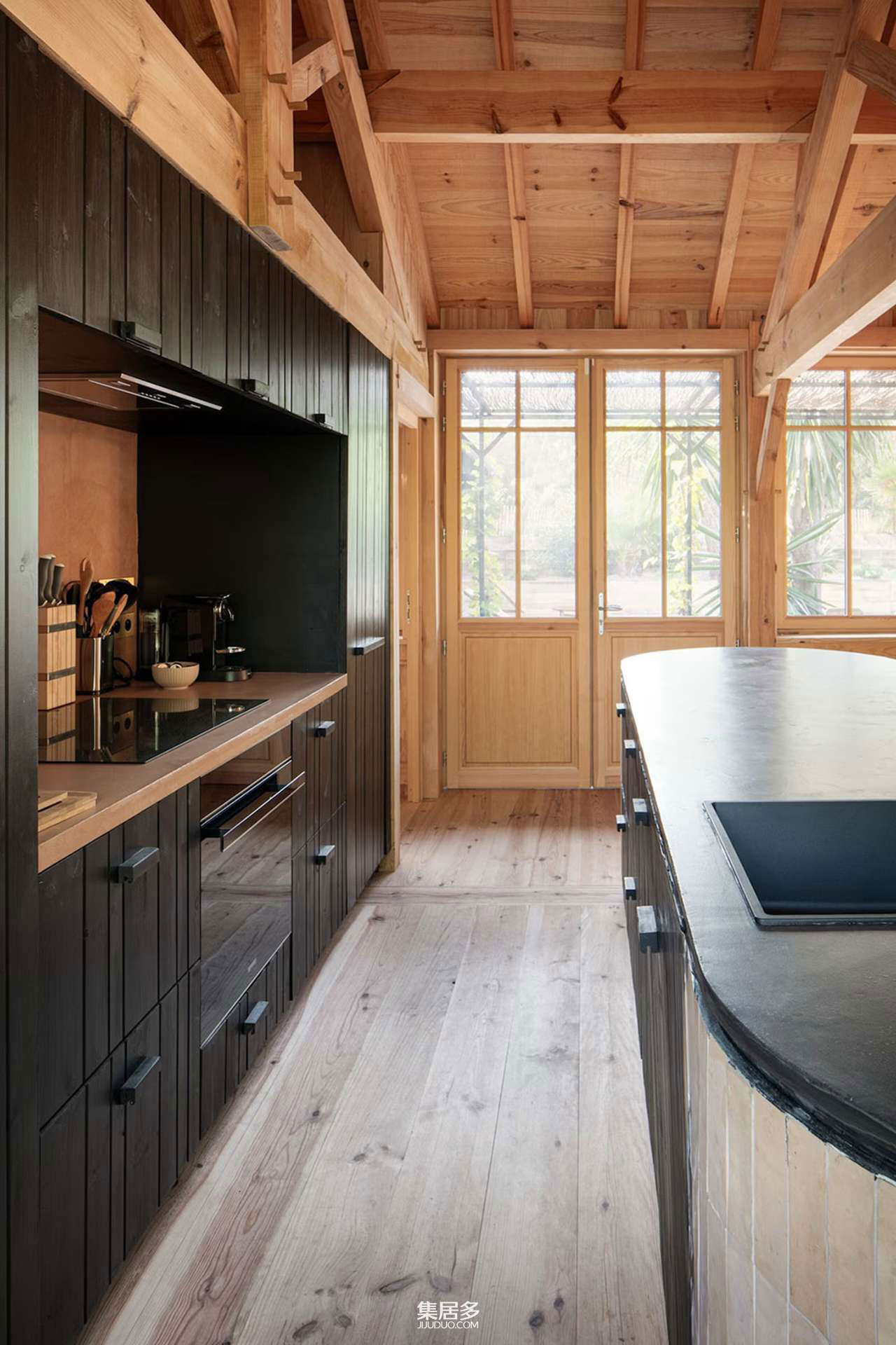 蔚蓝海岸上的木制别墅丨法国-12