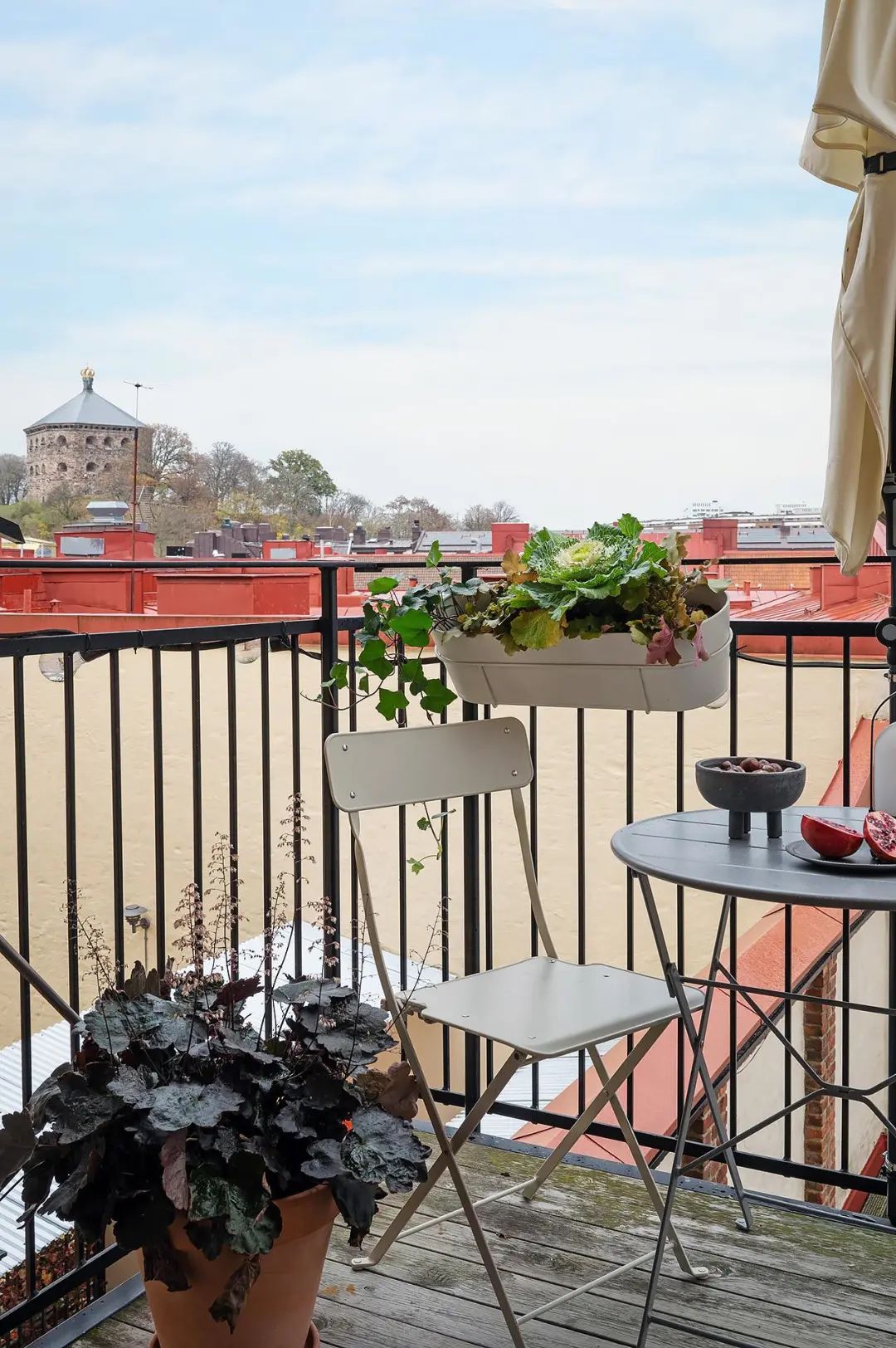 L 型布局厨房搭配小露台的家-28