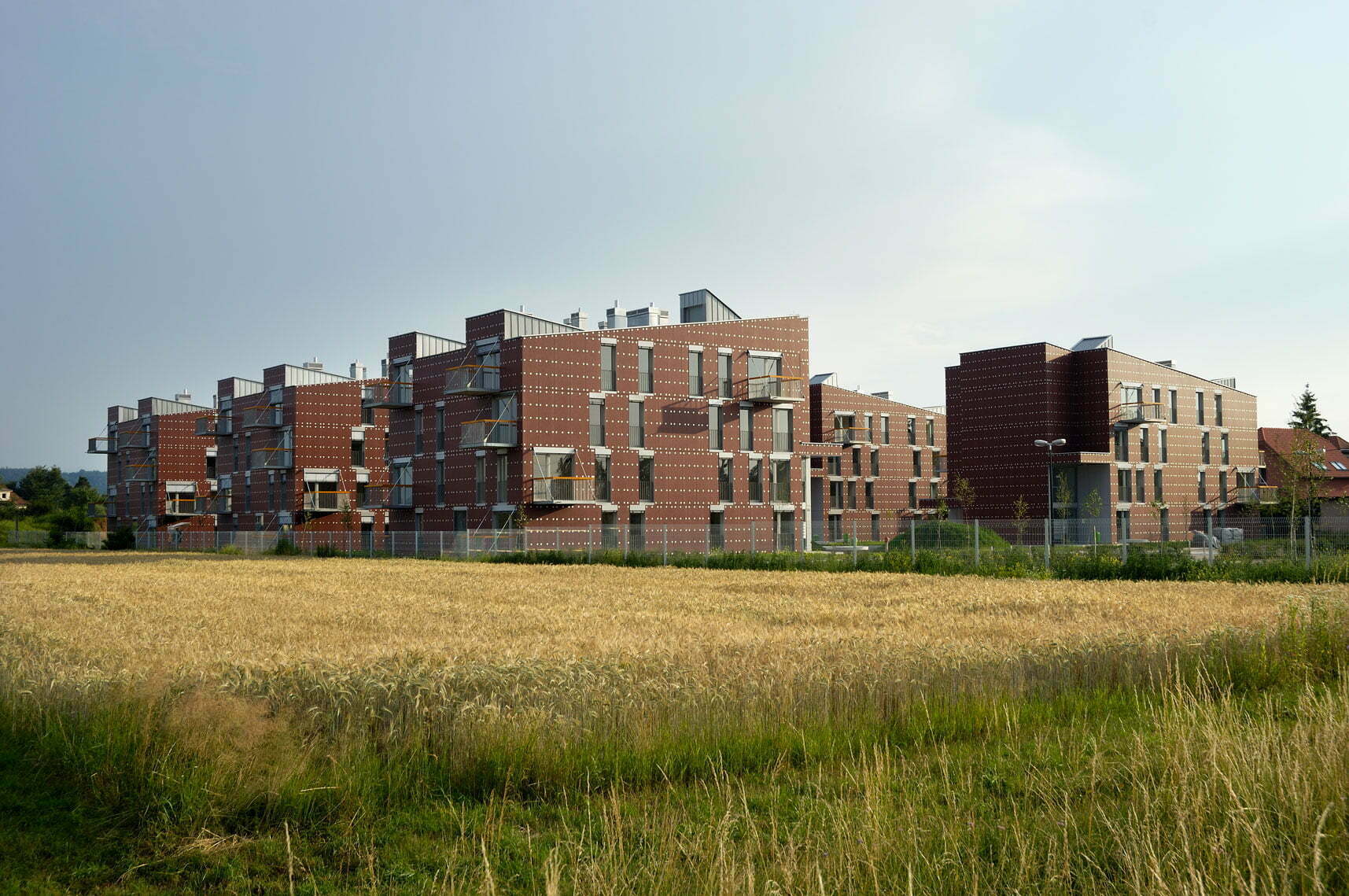 社会住房地块一号（因不知特定领域背景，该翻译可能存在局限性，socialna stanovanja常见对应社会住房，polje有地块之意，I可能表示一号 ） 丨Bevk Perović arhitekti-2