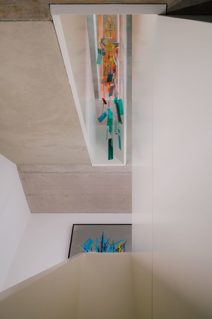 色彩螺旋楼梯,自然元素与建筑设计的完美融合-33