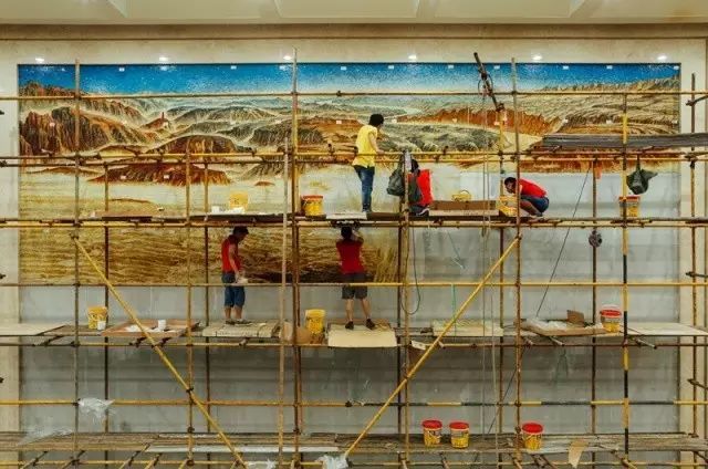 中央美院主持创作的大型石英马赛克壁画《黄河颂》昨日在延安大剧院落成-51