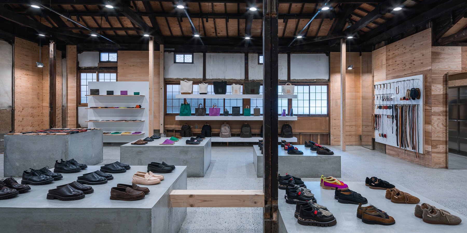 "DDAA 设计团队巧妙融入新旧元素,打造独特 flagship 店"-23