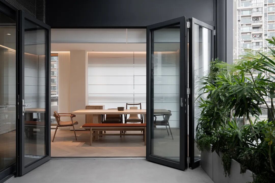 BENSONDESIGN原创设计丨400㎡被自然环绕的极简别墅-95