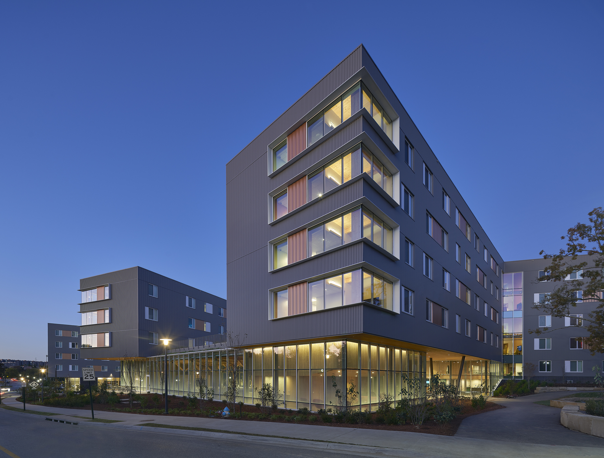 Adohi Hall / Leers Weinzapfel Associates + Modus Studio + Mackey Mitchell Architects + OLIN-5