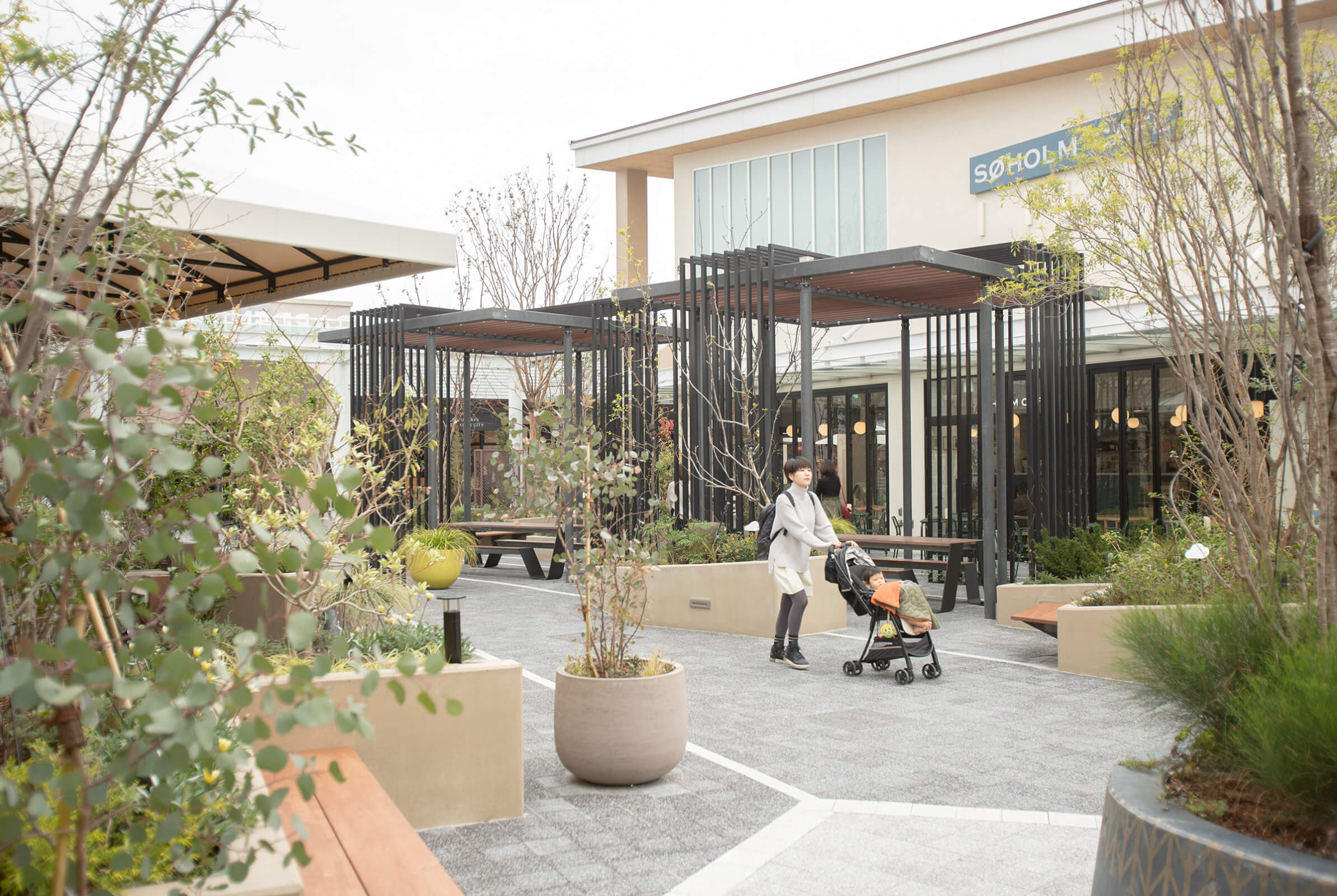 
      MITSUI OUTLET PARK Kisarazu (Phase 3) ｜ STGK Inc. | Landscape Design - Creating a living human-scape
    -16