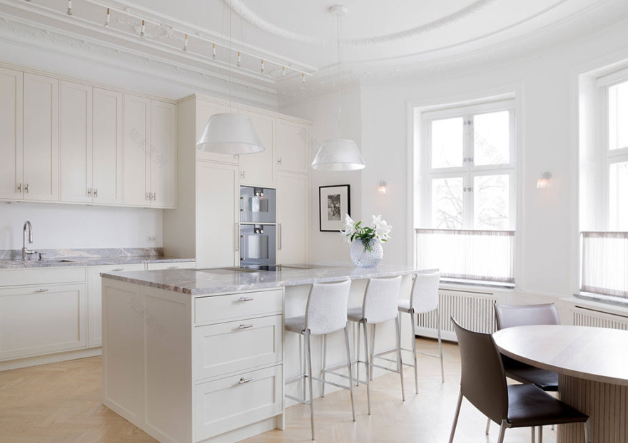 斯德哥尔摩优雅白色公寓,超大空间与精致装饰的完美结合-6