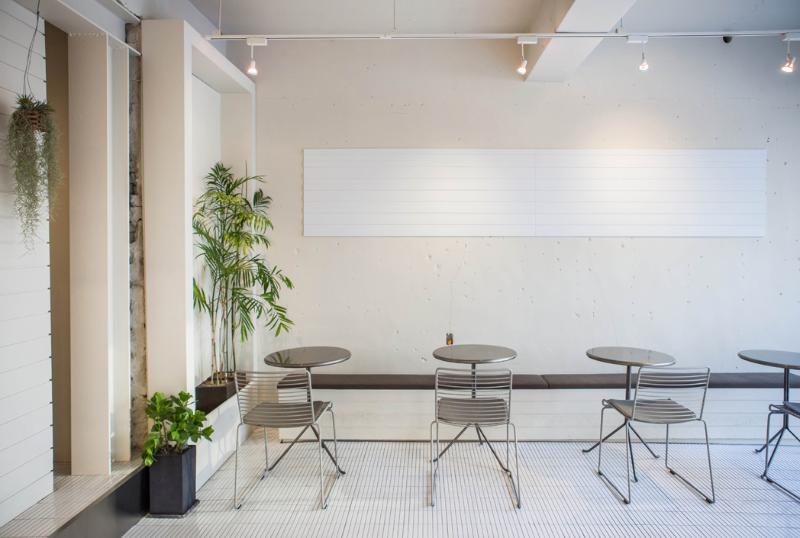 16 坪现代白色极简风格蛋糕店设计-9