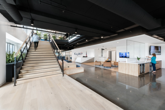 打破常规,展现活力的 KeyW 办公室设计-12