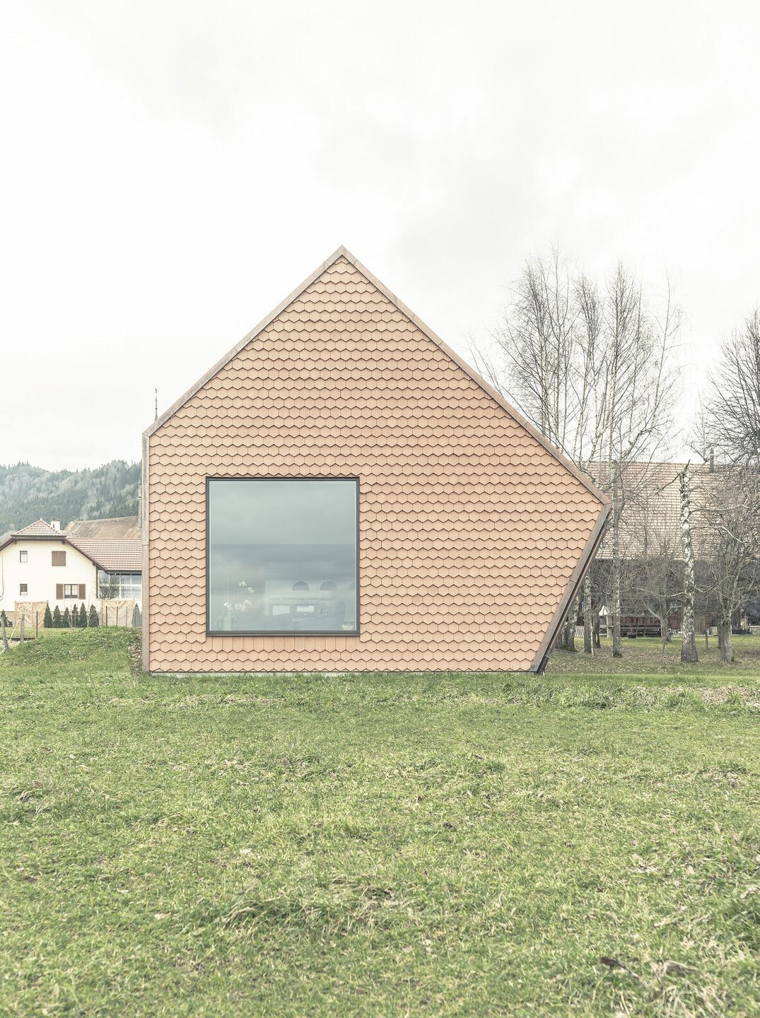 瑞士村庄里的时光停滞·Inde· Architectes“村庄之家”-11