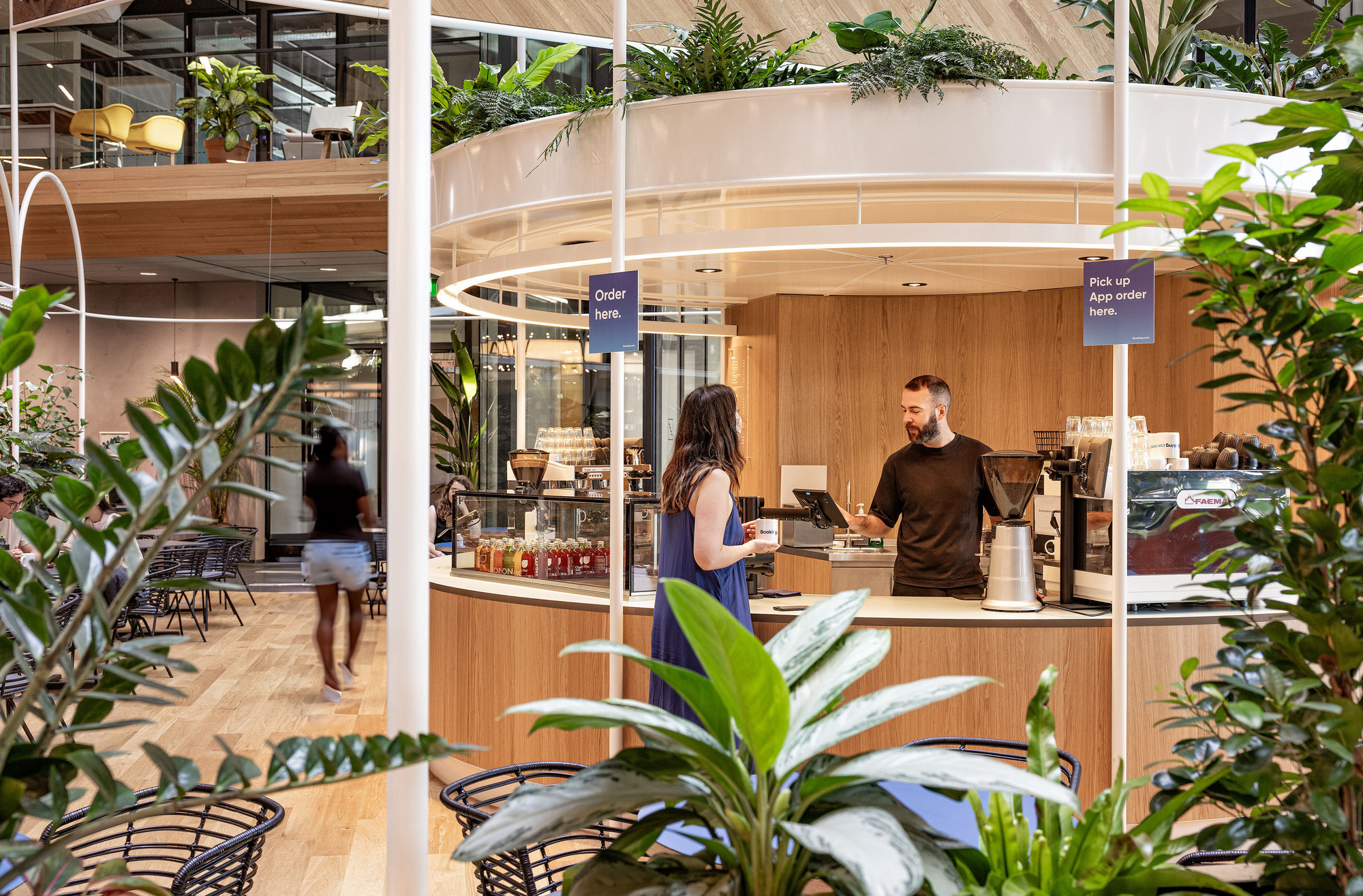 预订城市校区（的相关事务）

注：这里BOOKING理解为预订行为，CITY CAMPUS是城市校区，整体意思推测是预订与城市校区相关的事物，如场地等，但由于缺乏更多语境，只能做此宽泛翻译 丨荷兰阿姆斯特丹丨UNStudio,HofmanDujardin等多家-36