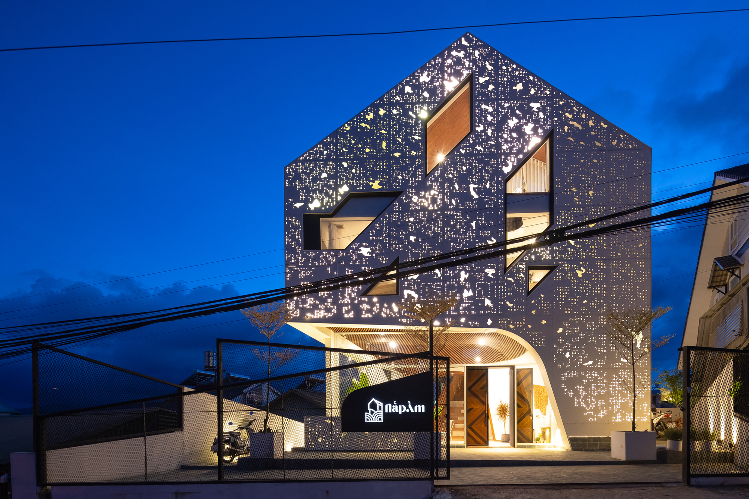 梦幻之地·越南岘港的白钢建筑民宿-43