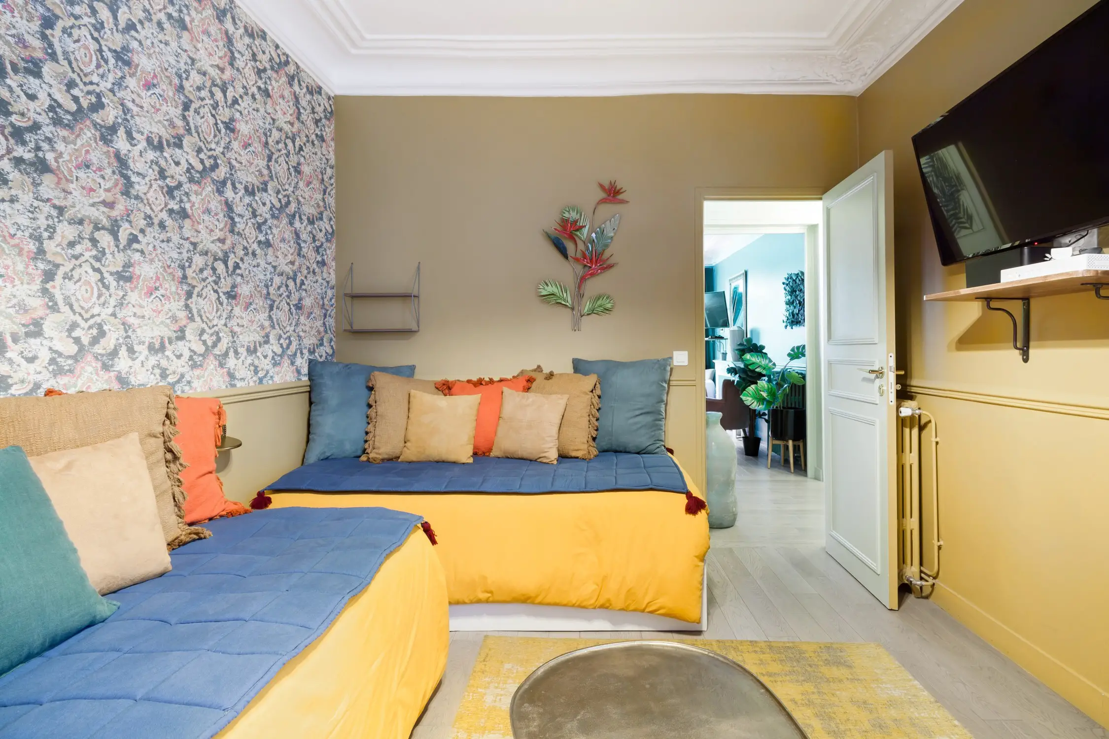 巴黎十九世纪公寓的彩色壁纸和独特设计-18