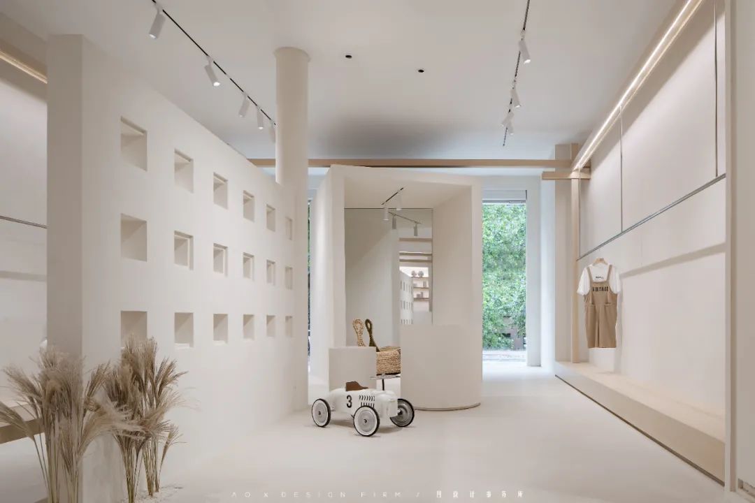打破重组构建新秩序,南京 100㎡童装店设计展示创新空间美学-22