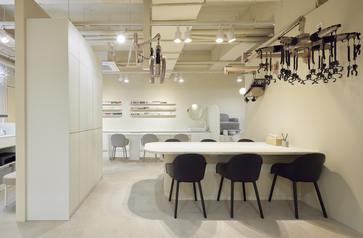 高级舒适的 24 小时美妆与美容沙龙设计-12