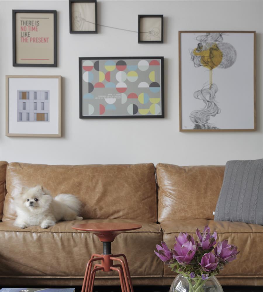 灰黑木质公寓 | 现代简约与自然光线的完美结合-2