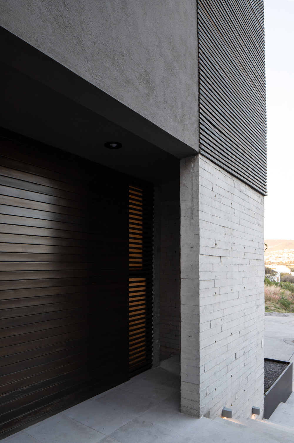 墨西哥 D-4 别墅 | 木质立方体与户外庭院打造独特空间-25