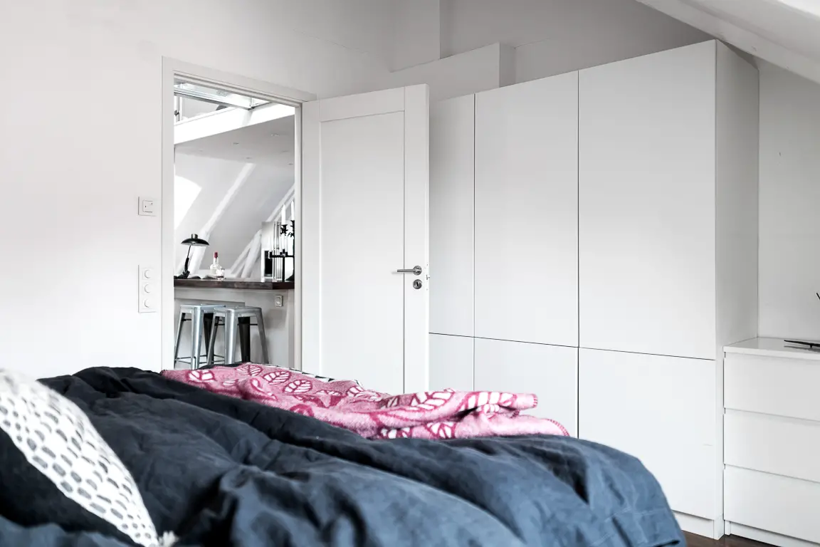 瑞典独特公寓，玻璃 mezzanine 引领设计新潮流-15