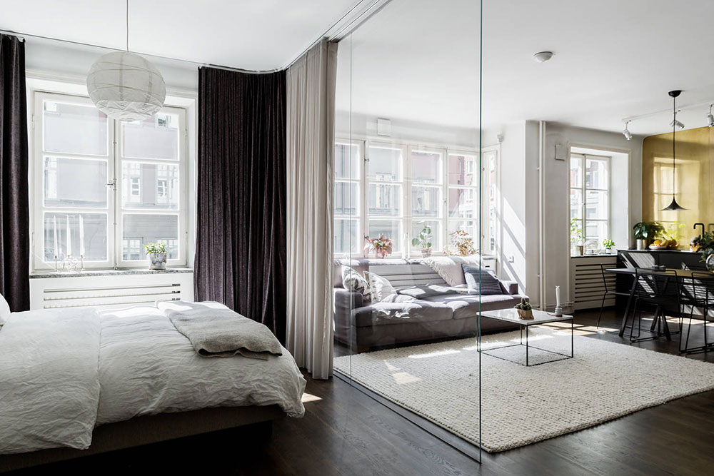 瑞典 65 平米开放式公寓 | 全透明卧室、亮丽铜墙、狭长衣帽间-7