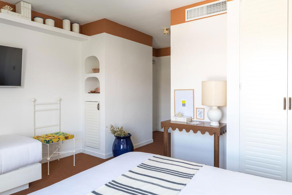 南法海岸的明亮度假酒店设计-9